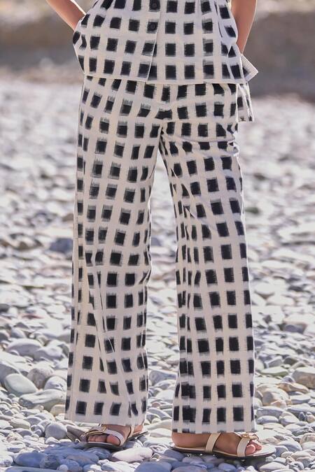 Shop Dash And Dot White Cotton Collared Structured Ikat Set Online at Aza Fashions Shop_Dash And Dot_White Cotton Collared Structured Ikat Set _Online_at_Aza_Fashions