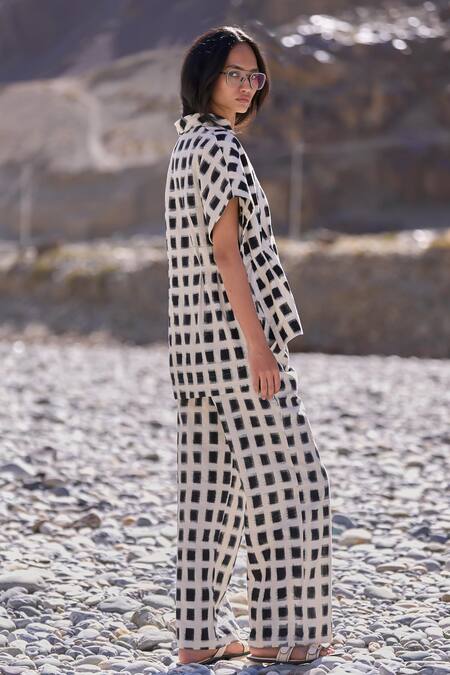 Dash And Dot White Cotton Collared Structured Ikat Set at Aza Fashions Dash And Dot_White Cotton Collared Structured Ikat Set _at_Aza_Fashions