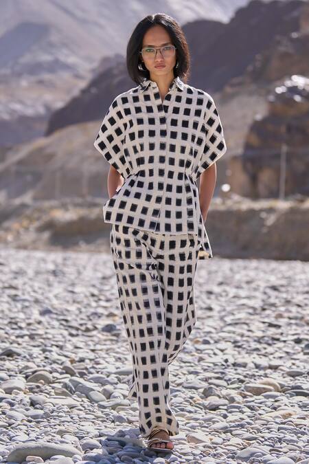 Buy Dash And Dot White Cotton Collared Structured Ikat Set Buy_Dash And Dot_White Cotton Collared Structured Ikat Set