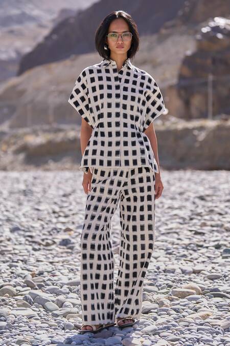 Shop Dash And Dot White Cotton Collared Structured Ikat Set Shop_Dash And Dot_White Cotton Collared Structured Ikat Set