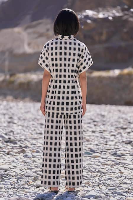 Shop Dash And Dot White Cotton Collared Structured Ikat Set at Aza Fashions Shop_Dash And Dot_White Cotton Collared Structured Ikat Set _at_Aza_Fashions
