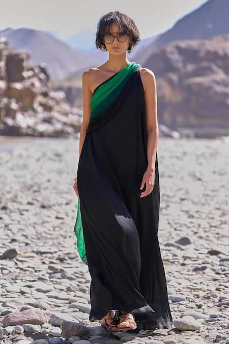 Dash And Dot Black Viscose Asymmetric Ombre Draped Sari Gown 