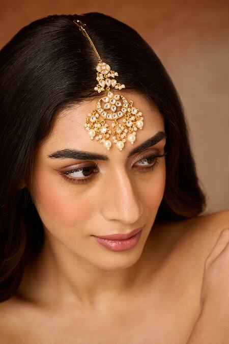 Paisley Pop_Gold Plated Kundan Maangtikka With Pearls _Online_at_Aza_Fashions