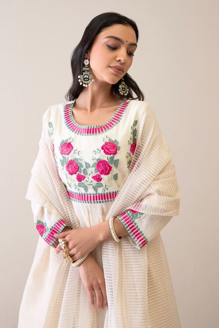 Roohbyridhimaa Off White Chanderi, Silk Embroidery Round Neck Uzma Anarkali Set Online at Aza Fashions Roohbyridhimaa_Off White Chanderi, Silk Embroidery Round Neck Uzma Anarkali Set _Online_at_Aza_Fashions