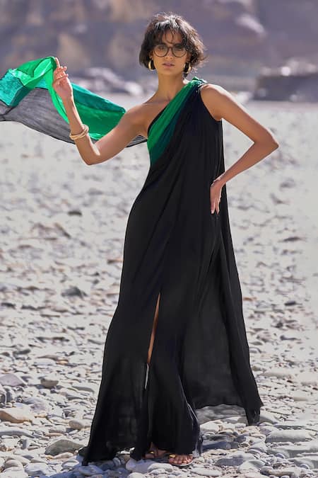 Buy_Dash And Dot_Black Viscose Asymmetric Ombre Draped Sari Gown 