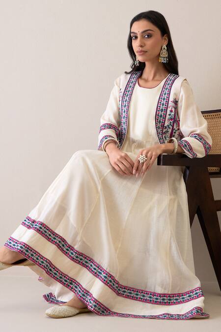 Buy_Roohbyridhimaa_Off White Chanderi Embroidery Round Neck Maryam Floral Jacket Anarkali Set 