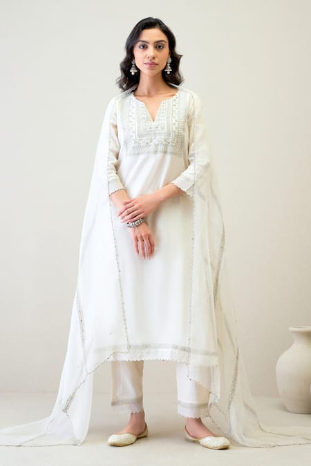 Roohbyridhimaa Awab Zari Embroidered Kurta Pant Set 