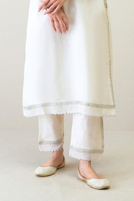 Roohbyridhimaa Off White Silk Organza, Silk, Chanderi Embroidery, Awab Kurta Pant Set at Aza Fashions Roohbyridhimaa_Off White Silk Organza, Silk, Chanderi Embroidery, Awab Kurta Pant Set _at_Aza_Fashions
