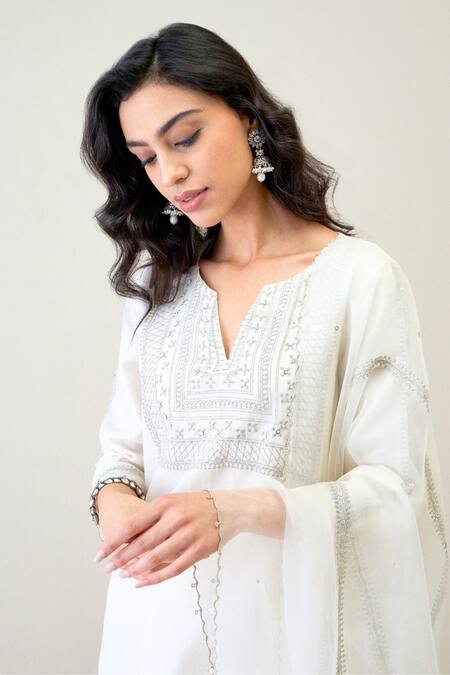 Buy Roohbyridhimaa Off White Silk Organza, Silk, Chanderi Embroidery, Awab Kurta Pant Set Buy_Roohbyridhimaa_Off White Silk Organza, Silk, Chanderi Embroidery, Awab Kurta Pant Set