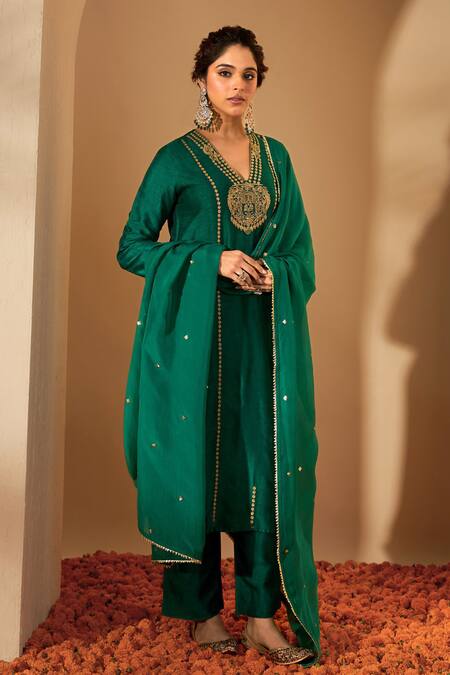 Buy_Roohbyridhimaa_Green Silk Organza, Viscose Zari, Sequins V-neck Zardozi Embroidered Kurta Set _Online_at_Aza_Fashions