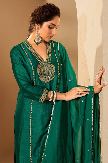Buy_Roohbyridhimaa_Green Silk Organza, Viscose Zari, Sequins V-neck Zardozi Embroidered Kurta Set 