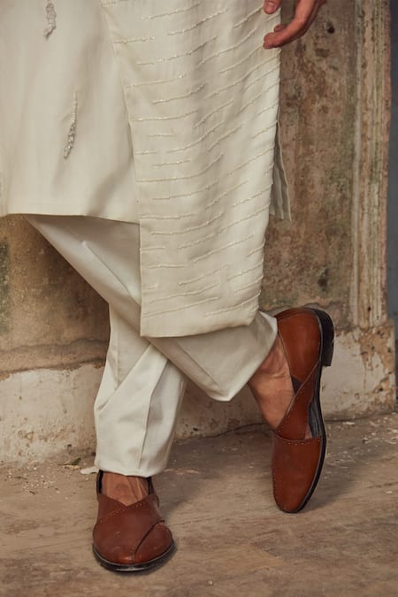 PIRI INDIA_Gray Cotton Embroidery Cloud Grey Handcrafted Kurta And Pant Set _Online_at_Aza_Fashions