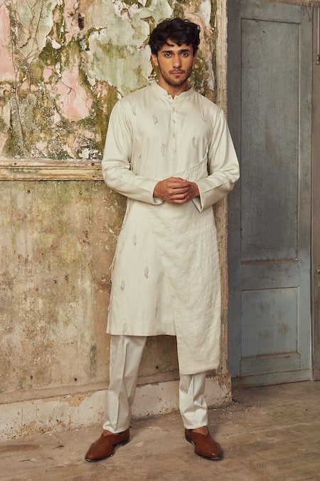 PIRI INDIA_Gray Cotton Embroidery Cloud Grey Handcrafted Kurta And Pant Set _at_Aza_Fashions