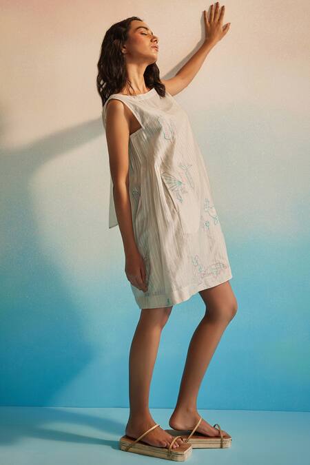 Buy_Ahmev_Ivory Chanderi Cotton Embroidery Round Neck Hiroko Pleated Dress 