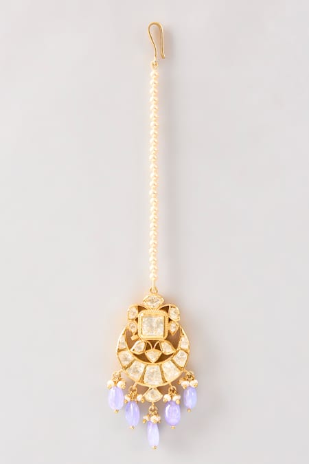 Shop Karisa Designs White Ashi Maangtikka at Aza Fashions Shop_Karisa Designs_White Ashi Maangtikka _at_Aza_Fashions