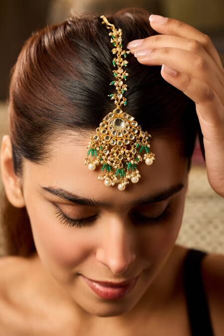 Paisley Pop_Green Kundan Maangtikka With Mint Accents _Online_at_Aza_Fashions