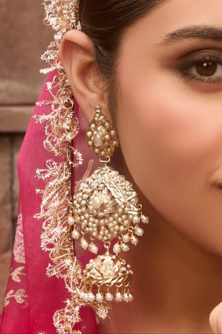 Queens Jewels White Pearls, Zari Elegant Jadau Earrings With Online at Aza Fashions Queens Jewels_White Pearls, Zari Elegant Jadau Earrings With _Online_at_Aza_Fashions