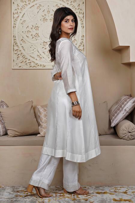 Taro_White Chanderi V-neck Designer Powder Pearl Kurta Pant Set _Online_at_Aza_Fashions
