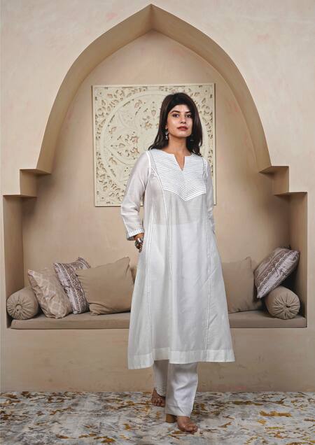 Taro_White Chanderi V-neck Designer Powder Pearl Kurta Pant Set _at_Aza_Fashions