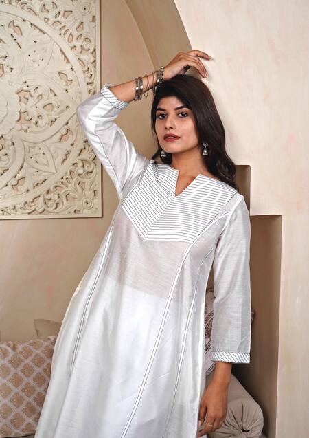 Shop_Taro_White Chanderi V-neck Designer Powder Pearl Kurta Pant Set 