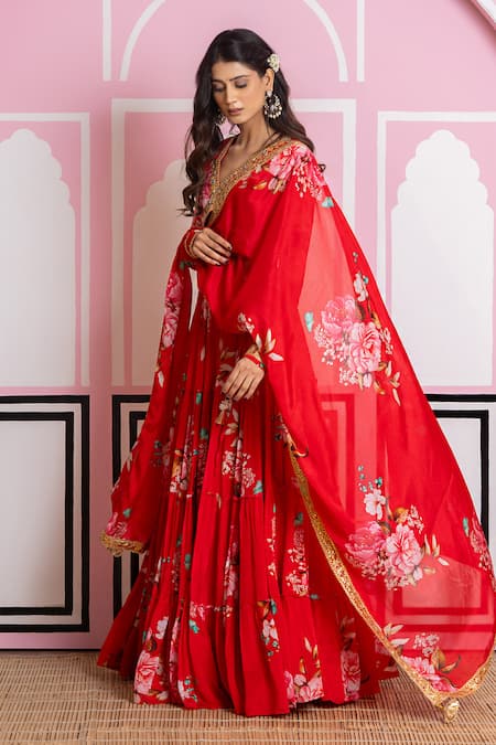Yuvraani Jaipur_Red Chinon, Chiffon Embroidery V-neck Floral Lehenga Set _at_Aza_Fashions
