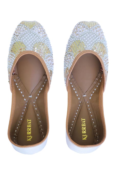 Kurrbat White Swan Designer Juttis 