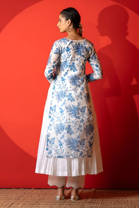 Yuvraani Jaipur_Ivory Chanderi, Cambric, Cotton, Organza Embroidery And Blue Floral Kurta Set _Online_at_Aza_Fashions