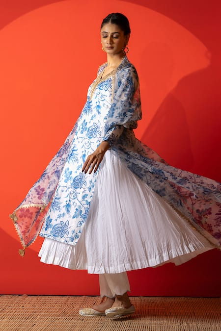 Shop_Yuvraani Jaipur_Ivory Chanderi, Cambric, Cotton, Organza Embroidery And Blue Floral Kurta Set _Online_at_Aza_Fashions