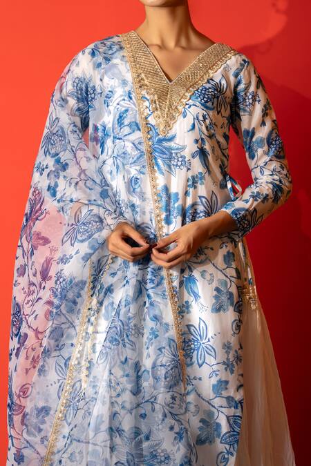 Buy_Yuvraani Jaipur_Ivory Chanderi, Cambric, Cotton, Organza Embroidery And Blue Floral Kurta Set 