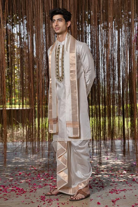 Hilo Design_Cream Silk Embroidery Kanjivaram Machine Set _Online_at_Aza_Fashions