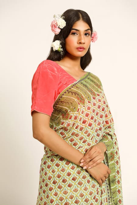Ruar India_Green Chiffon V-neck Floral Print Saree Set _at_Aza_Fashions
