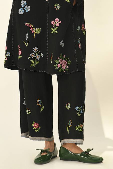 Buy Payal Pratap Black Linen Embroidery Delbard Pants Online at Aza Fashions Buy_Payal Pratap_Black Linen Embroidery Delbard Pants _Online_at_Aza_Fashions