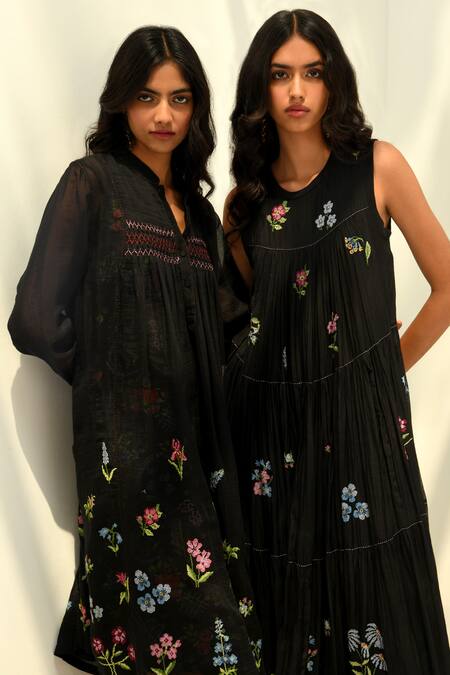 Payal Pratap Black Cotton, Silk Embroidery V-neck Cross-stitch Tunic Dress at Aza Fashions Payal Pratap_Black Cotton, Silk Embroidery V-neck Cross-stitch Tunic Dress _at_Aza_Fashions