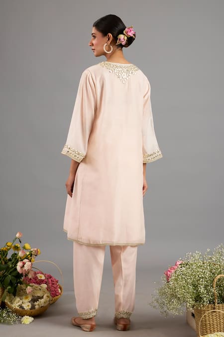 saina kapoor_Peach Chanderi, Organza Sequins, Embroidery Round Neck Pink Kurta Set _Online_at_Aza_Fashions