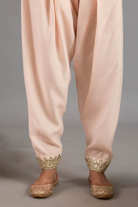 saina kapoor Peach Chanderi, Organza Sequins, Embroidery Round Neck Pink Kurta Set Online at Aza Fashions saina kapoor_Peach Chanderi, Organza Sequins, Embroidery Round Neck Pink Kurta Set _Online_at_Aza_Fashions