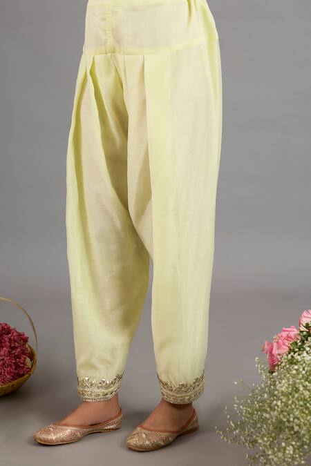 saina kapoor Yellow Chanderi, Organza Embroidery Round Neck Kurta Set Online at Aza Fashions saina kapoor_Yellow Chanderi, Organza Embroidery Round Neck Kurta Set _Online_at_Aza_Fashions