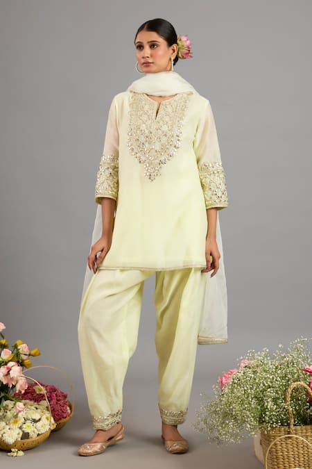 Saina Kapoor Yellow Chanderi, Organza Embroidery Round Neck Kurta Set 