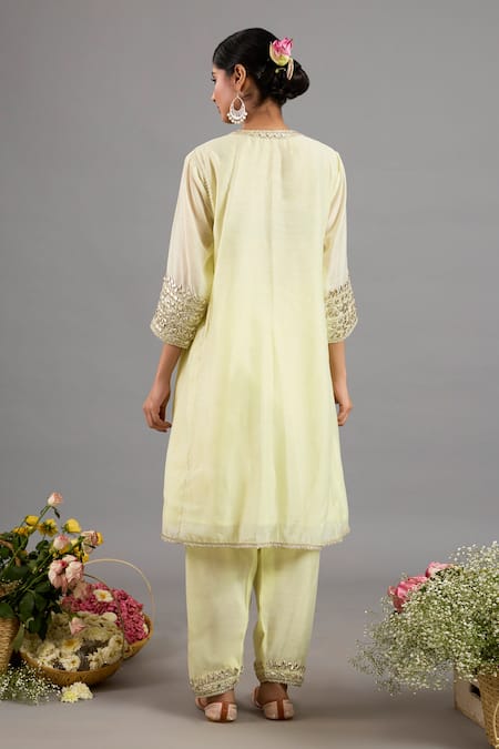 saina kapoor Yellow Chanderi, Organza Sequins, Embroidery Round Neck Kurta Set With Dupatta Online at Aza Fashions saina kapoor_Yellow Chanderi, Organza Sequins, Embroidery Round Neck Kurta Set With Dupatta _Online_at_Aza_Fashions
