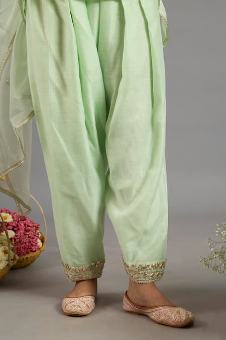 saina kapoor Green Chanderi, Organza Embroidery Round Neck Designer Kurta Set Online at Aza Fashions saina kapoor_Green Chanderi, Organza Embroidery Round Neck Designer Kurta Set _Online_at_Aza_Fashions