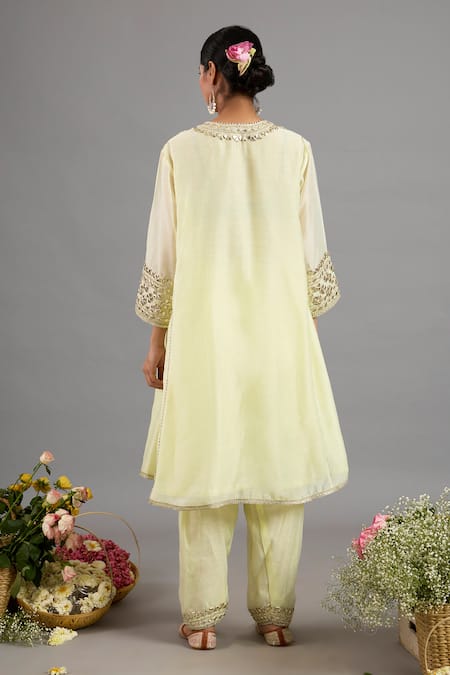 saina kapoor Yellow Chanderi, Organza Embroidery Keyhole Neck Kurta Set Online at Aza Fashions saina kapoor_Yellow Chanderi, Organza Embroidery Keyhole Neck Kurta Set _Online_at_Aza_Fashions
