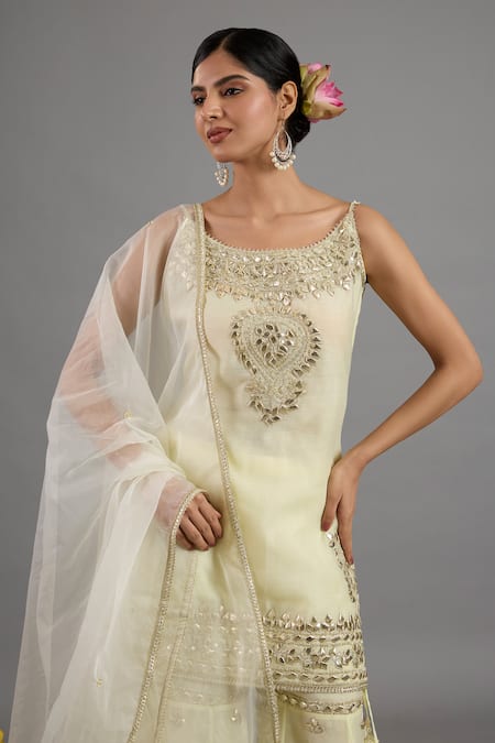 saina kapoor Beige Chanderi, Organza Embroidery, Sequins Round Neck Gharara Set With Dupatta at Aza Fashions saina kapoor_Beige Chanderi, Organza Embroidery, Sequins Round Neck Gharara Set With Dupatta _at_Aza_Fashions