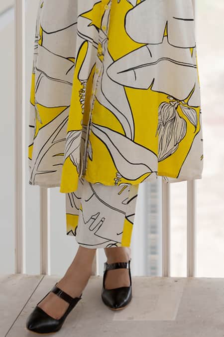 Silai Studio Yellow Cotton, Linen Button-down Neck Plantain Orchard Down Kurta Set Online at Aza Fashions Silai Studio_Yellow Cotton, Linen Button-down Neck Plantain Orchard Down Kurta Set _Online_at_Aza_Fashions