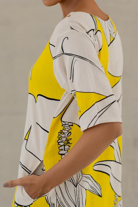 Silai Studio Yellow Cotton, Linen V-neck Plantain Orchard Kurta And Checks Palazzo Set Online at Aza Fashions Silai Studio_Yellow Cotton, Linen V-neck Plantain Orchard Kurta And Checks Palazzo Set _Online_at_Aza_Fashions