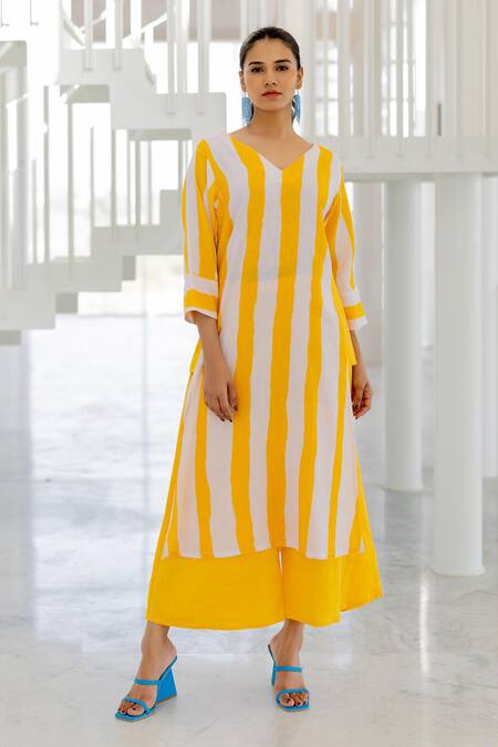 Buy Silai Studio Yellow Linen, Viscose V-neck Box Slit Kurta Set Online at Aza Fashions Buy_Silai Studio_Yellow Linen, Viscose V-neck Box Slit Kurta Set _Online_at_Aza_Fashions
