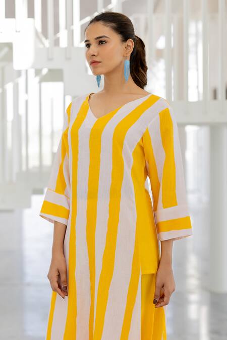 Buy Silai Studio Yellow Linen, Viscose V-neck Box Slit Kurta Set Buy_Silai Studio_Yellow Linen, Viscose V-neck Box Slit Kurta Set