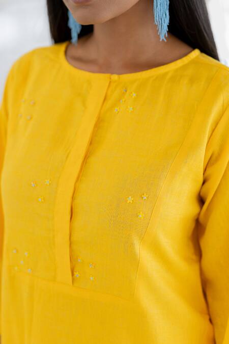 Shop Silai Studio Yellow Linen, Viscose Round Neck Sunflower Kurta Set Shop_Silai Studio_Yellow Linen, Viscose Round Neck Sunflower Kurta Set