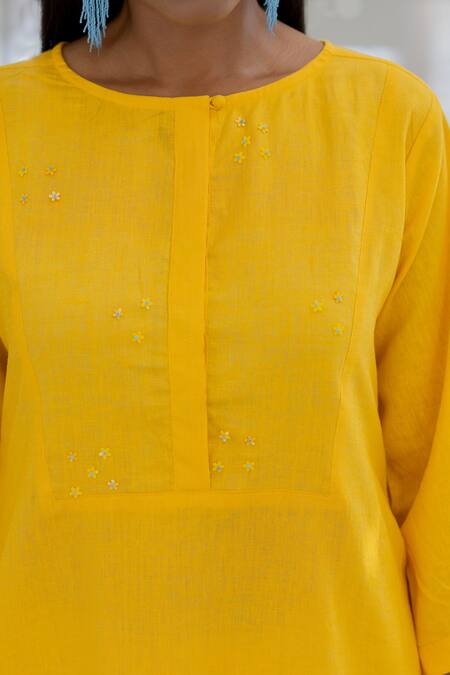 Buy Silai Studio Yellow Linen, Viscose Round Neck Sunflower Kurta Buy_Silai Studio_Yellow Linen, Viscose Round Neck Sunflower Kurta