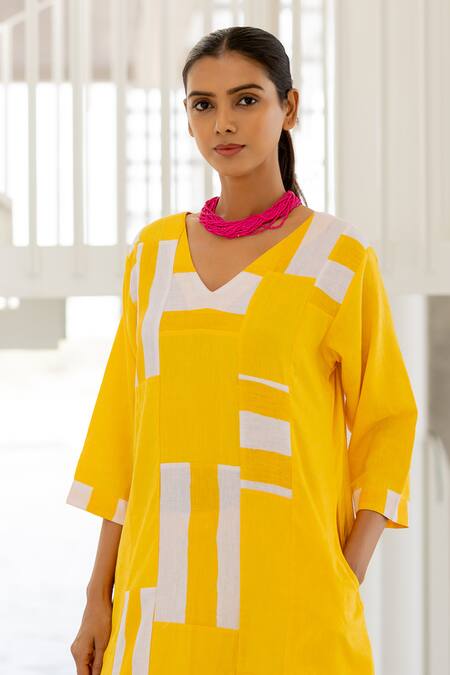 Shop Silai Studio Yellow Linen, Viscose V-neck Lemons And Candies Kurta Set Shop_Silai Studio_Yellow Linen, Viscose V-neck Lemons And Candies Kurta Set