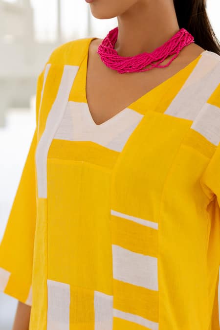Shop Silai Studio Yellow Linen, Viscose V-neck Panelled Kurta Shop_Silai Studio_Yellow Linen, Viscose V-neck Panelled Kurta