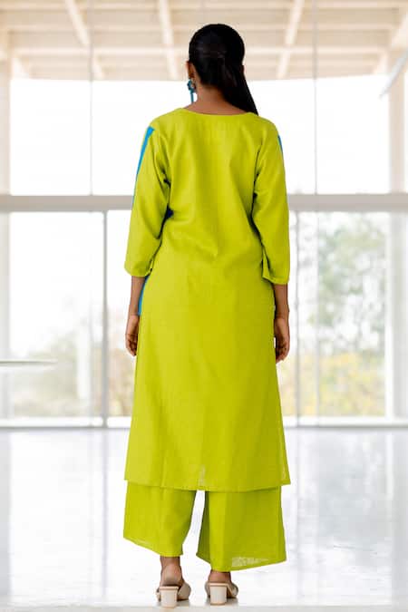Shop Silai Studio Green Linen, Viscose V-neck Box Slit Kurta Set at Aza Fashions Shop_Silai Studio_Green Linen, Viscose V-neck Box Slit Kurta Set _at_Aza_Fashions